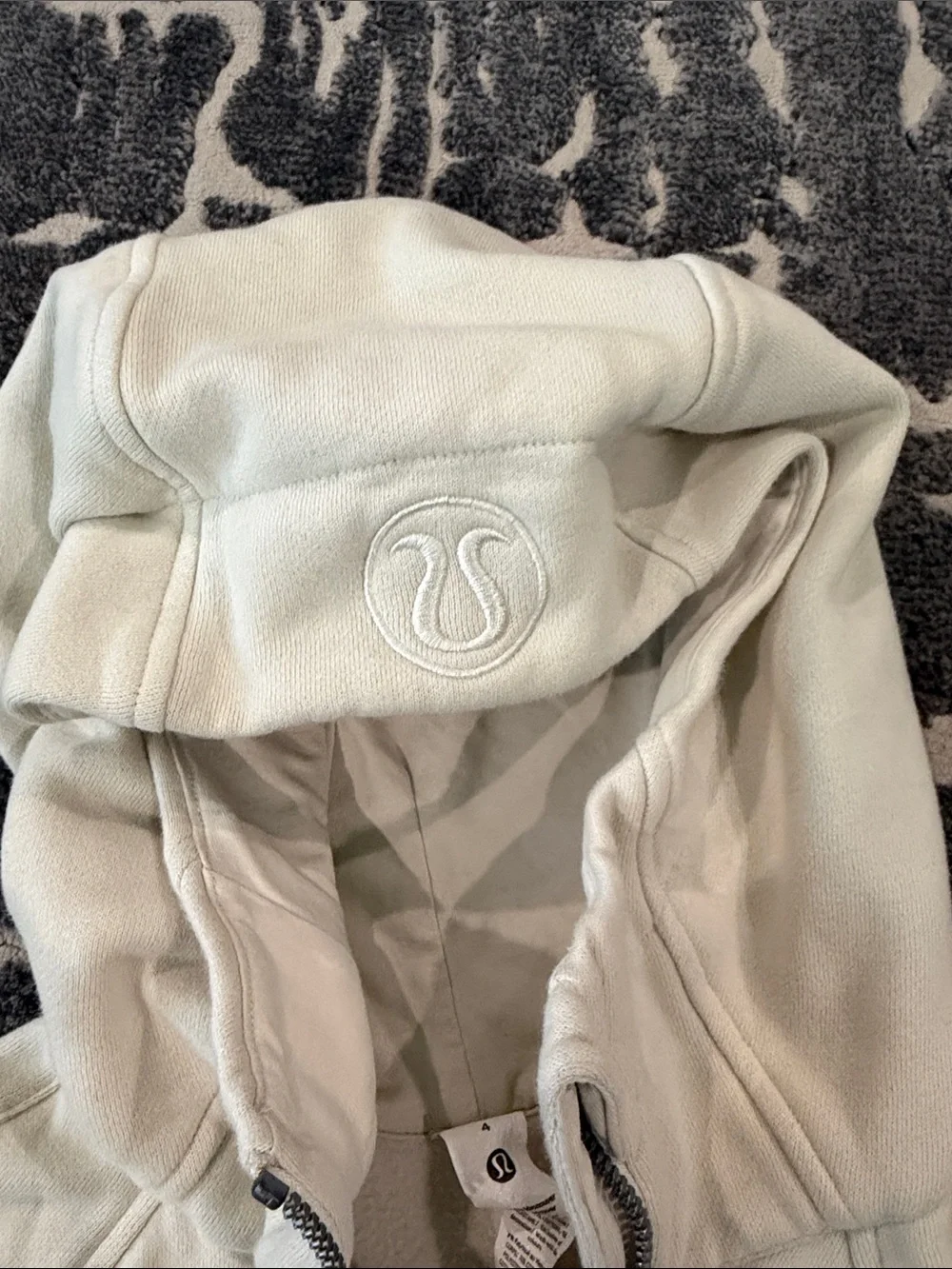 Lululemon Scuba Full Zip Cropped Hoodie Bone Size 4